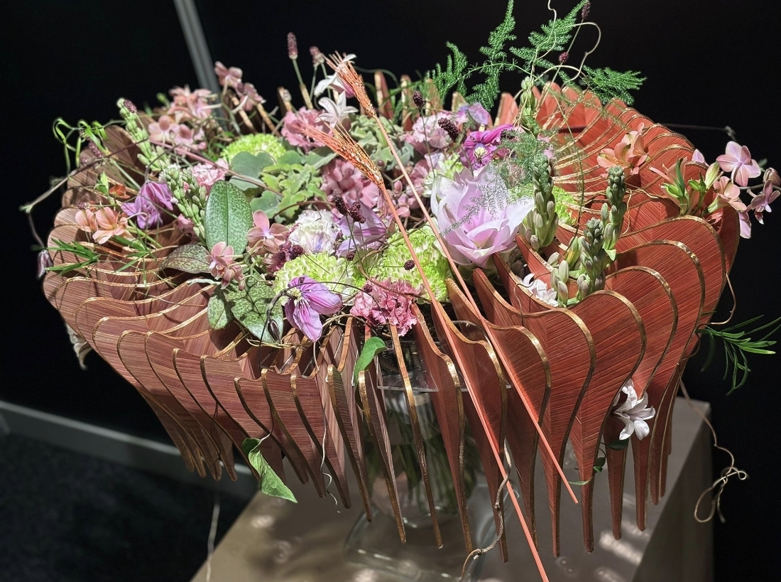 Support du bouquet en marqueterie de paille de seigle pour la coupe du monde d'art floral 2025 réalisé par l'atelier SOTTILE