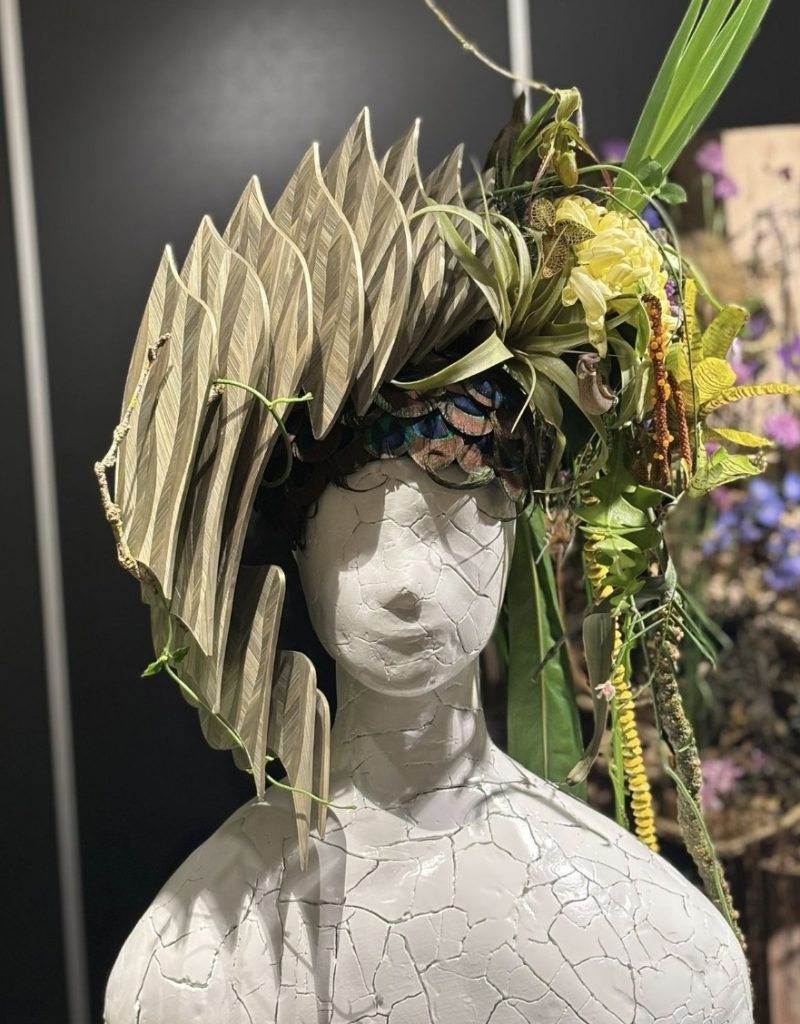 Support de la coiffe en marqueterie de paille de seigle pour la coupe du monde d'art floral 2025 réalisé par l'atelier SOTTILE