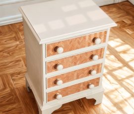 Meuble après rénovation en marqueterie de paille de seigle