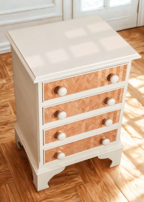 Meuble après rénovation en marqueterie de paille de seigle